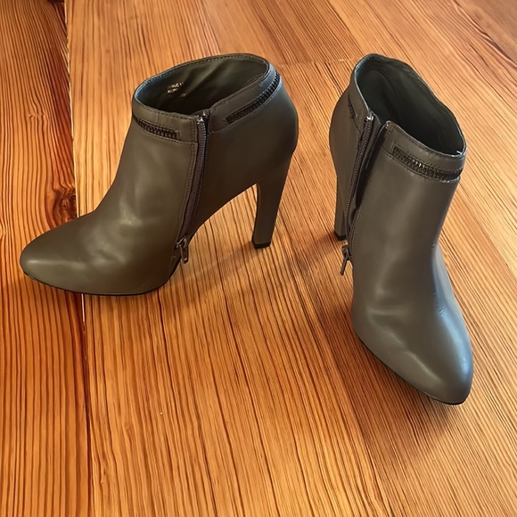 Cynthia heel boots, grey only wore once. Stylish and functionality. - Picture 2 of 5